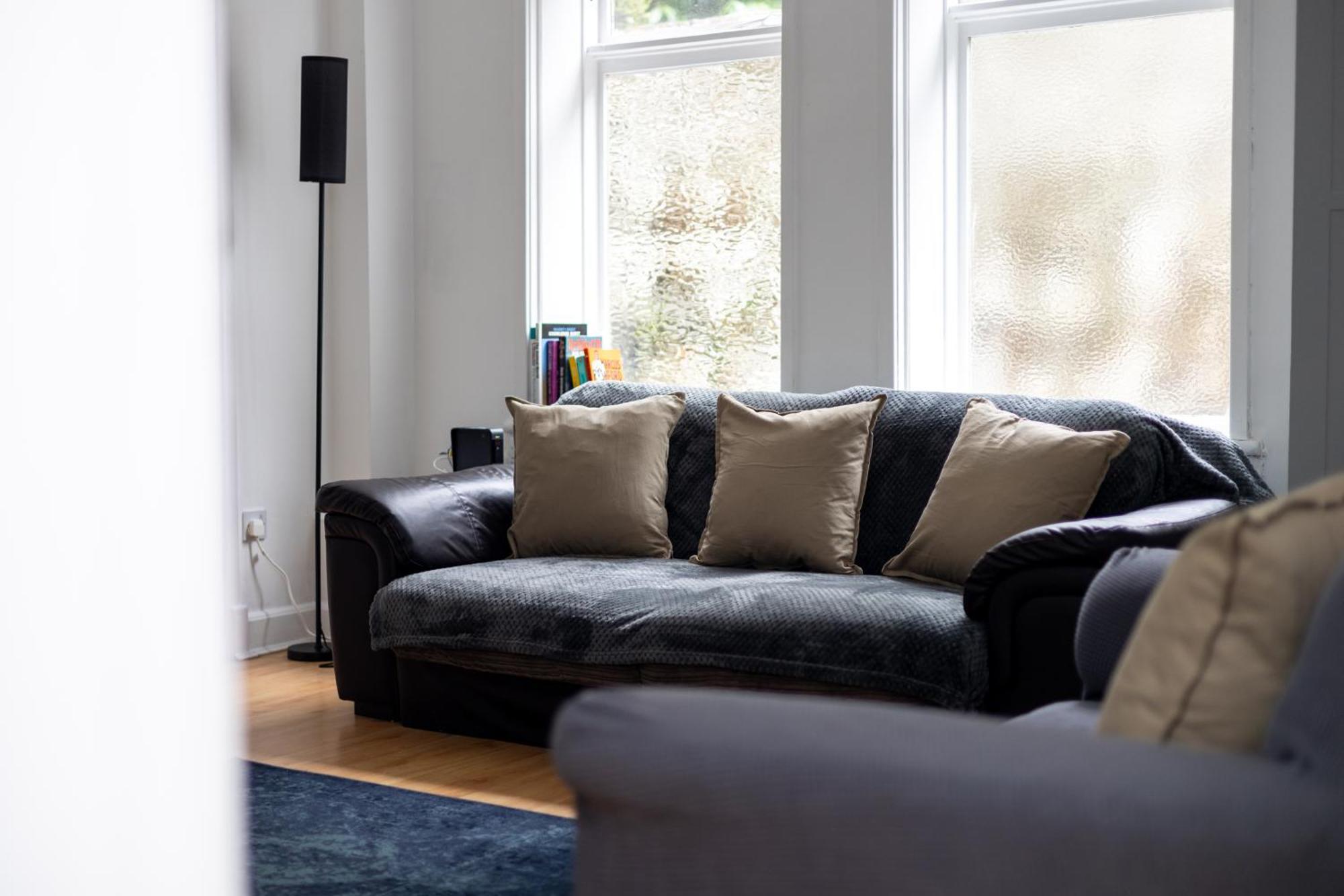 Spacious 3 Bedroom Ground Floor Apartment - 10 Mins From City Centre Leeds  Exterior foto