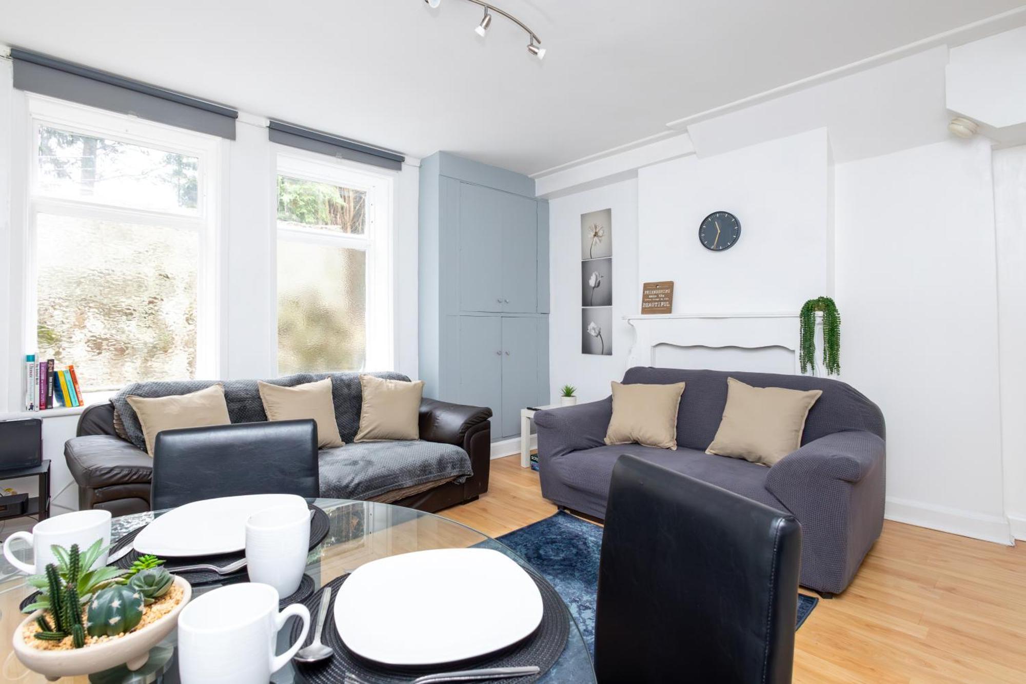 Spacious 3 Bedroom Ground Floor Apartment - 10 Mins From City Centre Leeds  Exterior foto