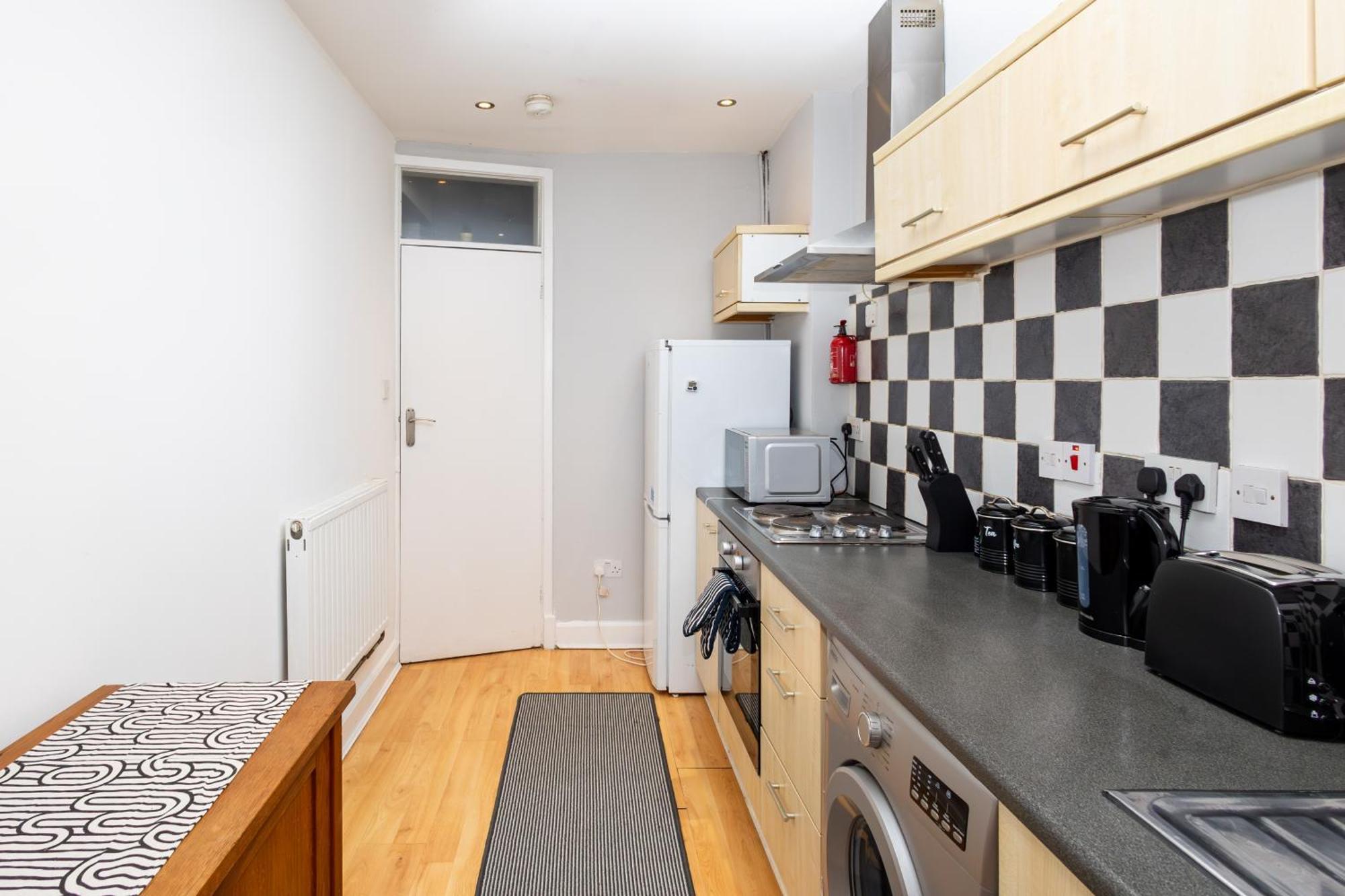 Spacious 3 Bedroom Ground Floor Apartment - 10 Mins From City Centre Leeds  Exterior foto