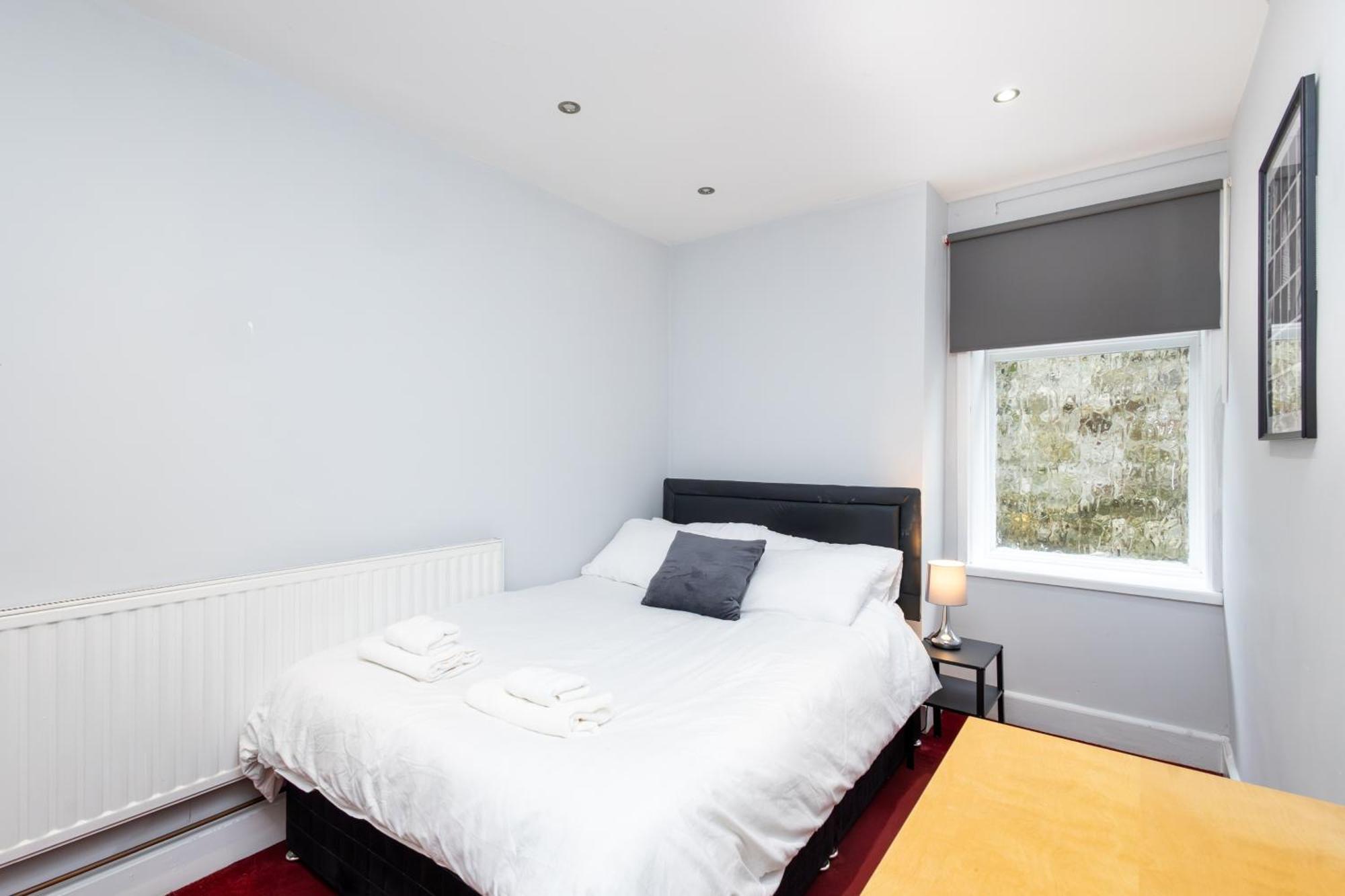 Spacious 3 Bedroom Ground Floor Apartment - 10 Mins From City Centre Leeds  Exterior foto