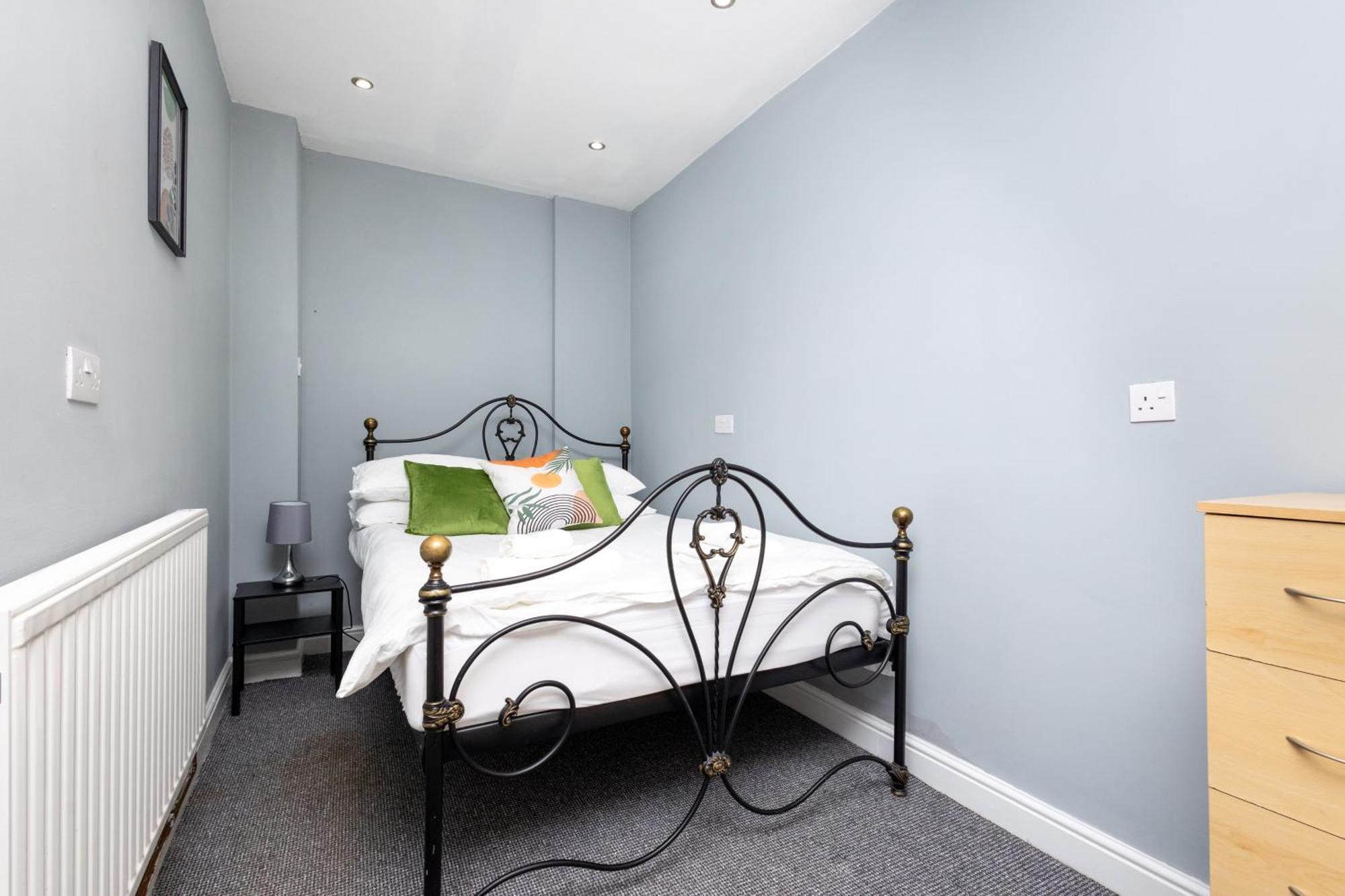 Spacious 3 Bedroom Ground Floor Apartment - 10 Mins From City Centre Leeds  Exterior foto