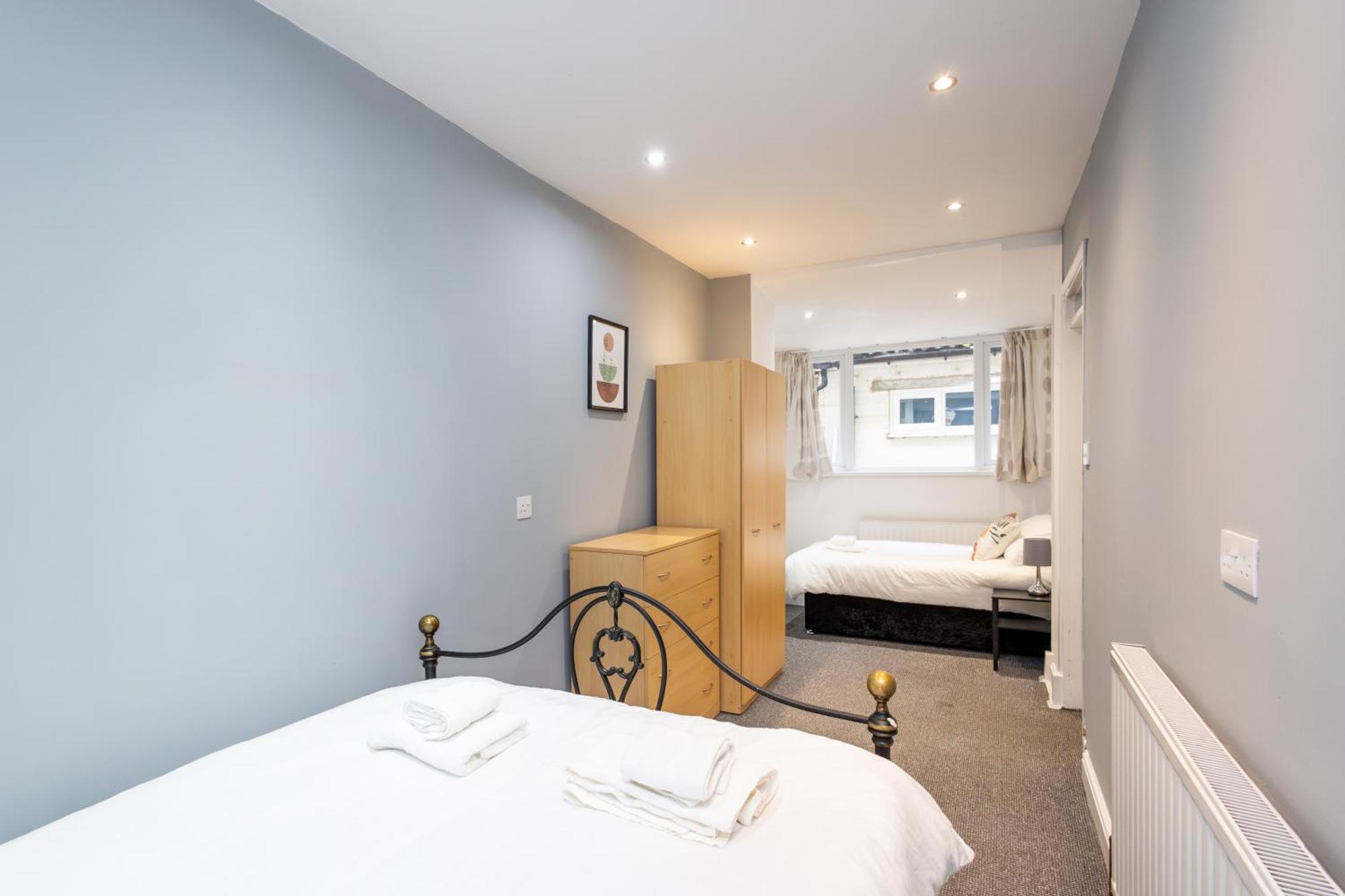 Spacious 3 Bedroom Ground Floor Apartment - 10 Mins From City Centre Leeds  Exterior foto
