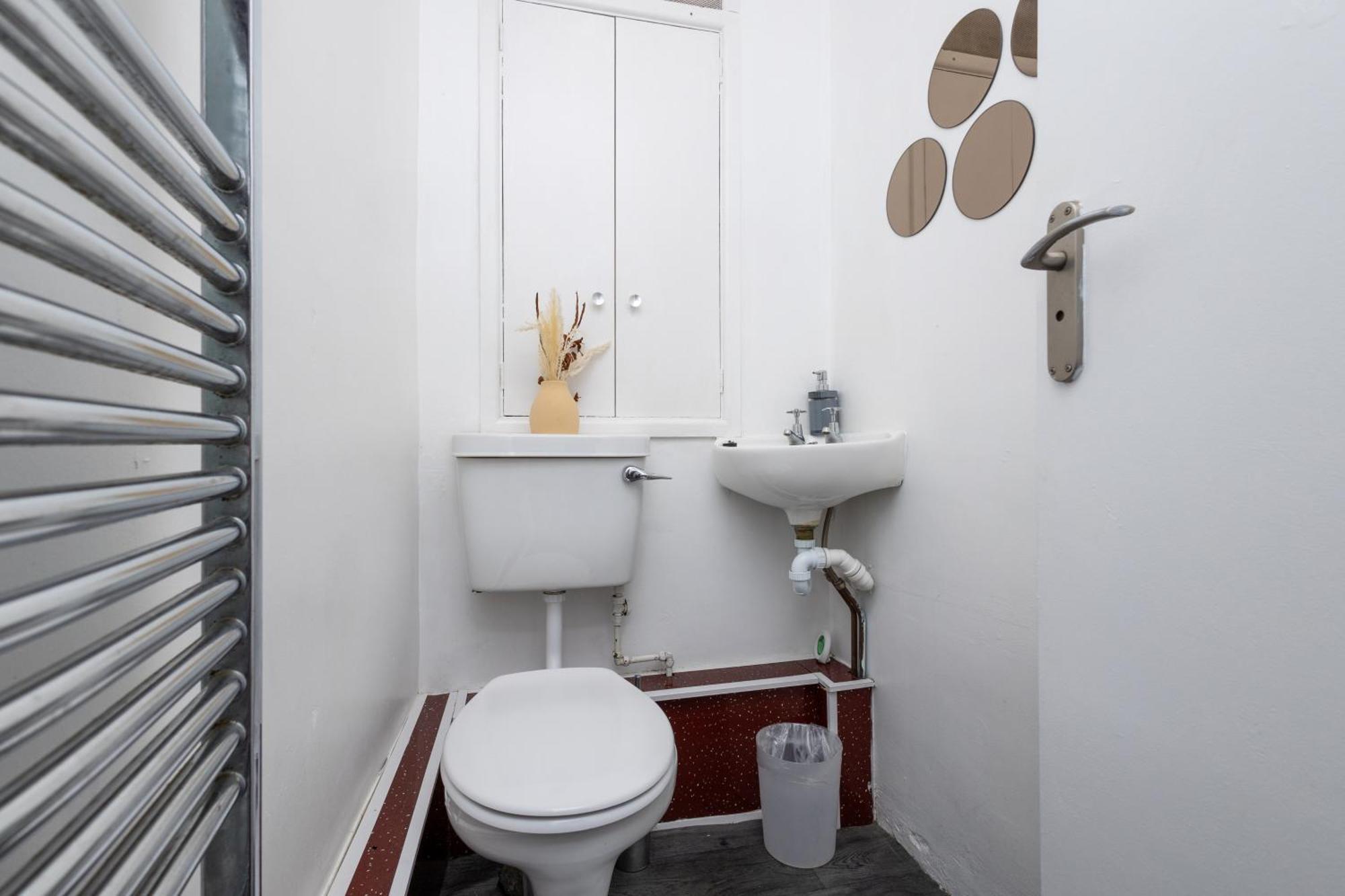 Spacious 3 Bedroom Ground Floor Apartment - 10 Mins From City Centre Leeds  Exterior foto